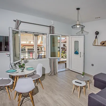 Happy Mini Apartment Nea Peramos (Macedonia)