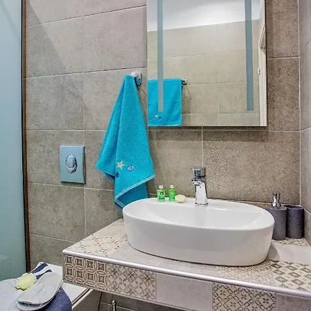 Happy Mini Apartment Nea Peramos (Macedonia)